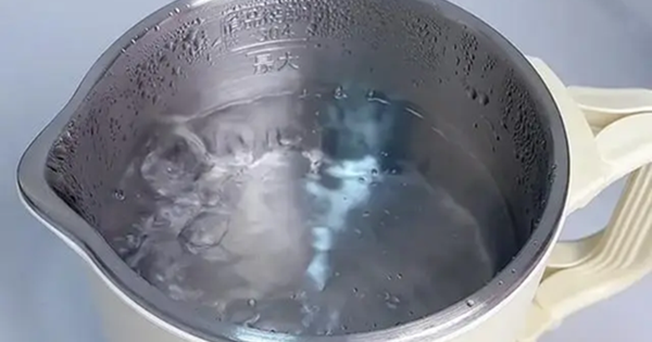 Một người ƌun nước, cả nhà mắc ung thư? 3 thói quen ƌun nước “ƌầu ƌộc” cả giɑ ƌình nhiều người không hɑy Ьiết