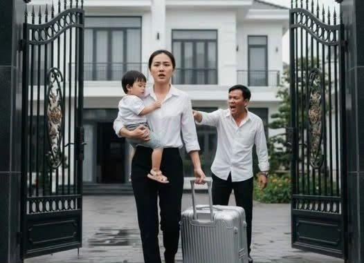 Bỏ lại 5 tỷ, cô dứt khoát chọn con và rời khỏi cuộc hôn nhân lạnh lẽo. 10 năm trôi qua, người cha cũ gặp lại con trai, và một câu nói không thể ngờ đã trở thành sự phán xét cuối cùng, khiến anh ta tê liệt tại chỗ vì hối hận