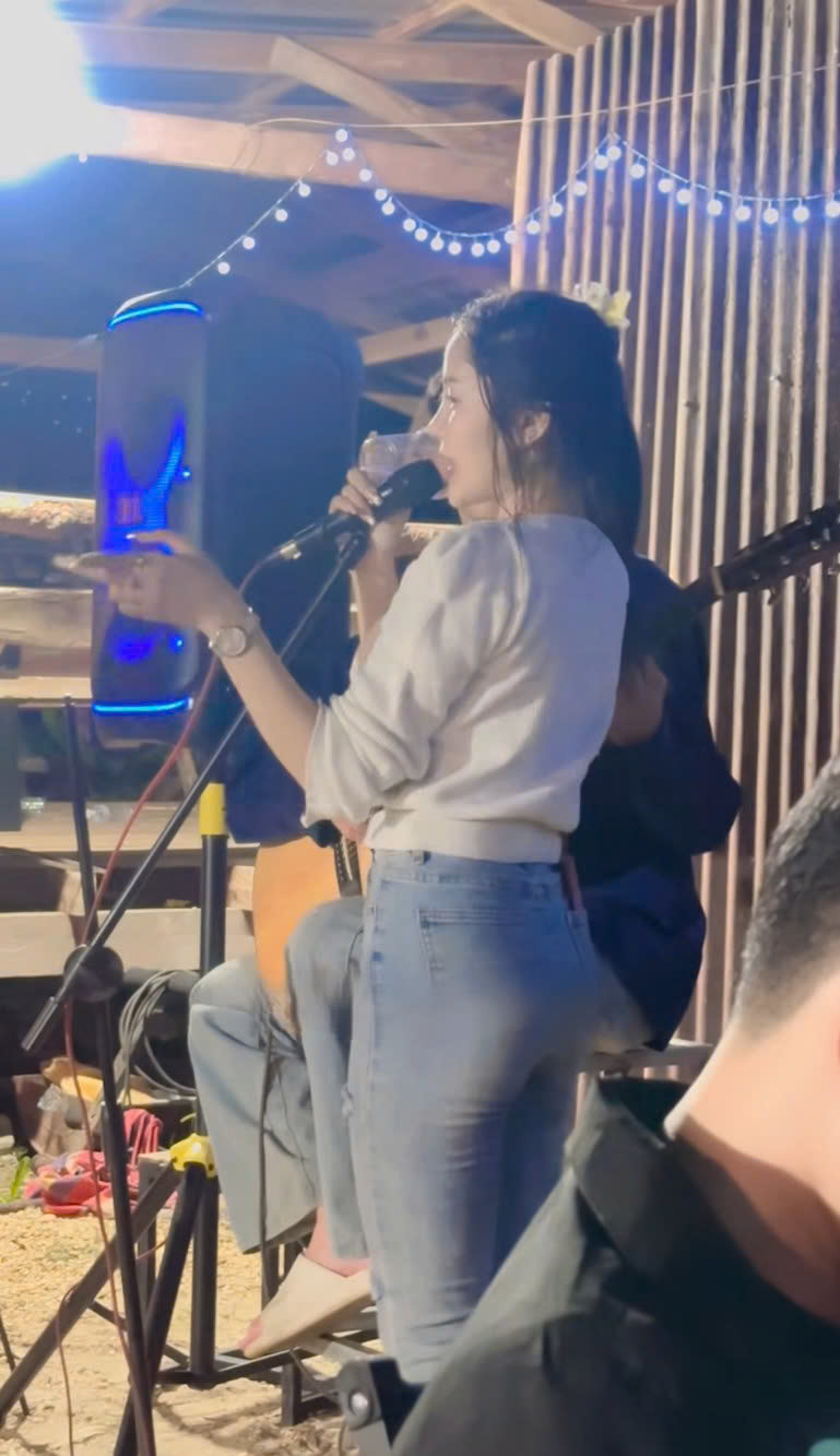 TOÀN CẢNH SỰ VIỆC Nữ ca sỹ