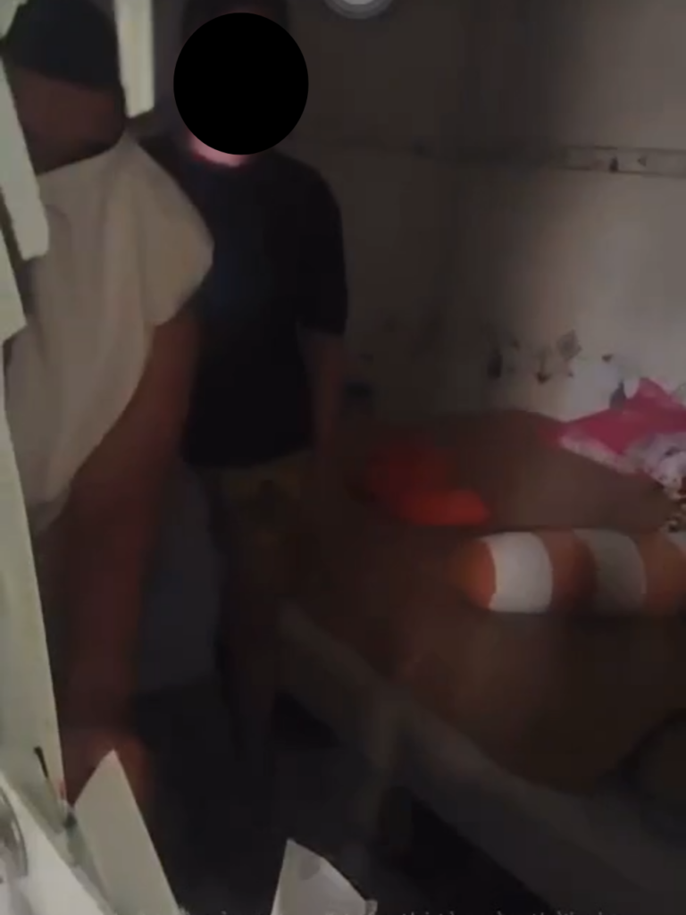 Về r::ửa không biết có s::ạch không ??? Không biết thế giới ngoài kia họ yêu nhau kiểu gì 😰