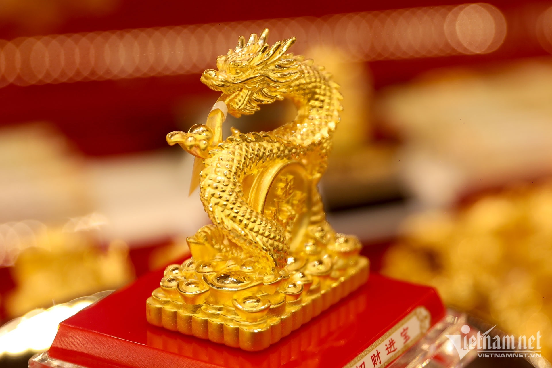 Giá vàng hôm nay 21/2/2026 tăng phi mã, vượt 5.100 USD/ounce