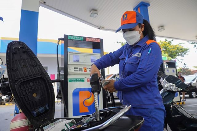 Giá xăng dầu hôm nay 28.3.2026: Thế giới tăng hơn 6%, dầu Brent tiến 115 USD/thùng