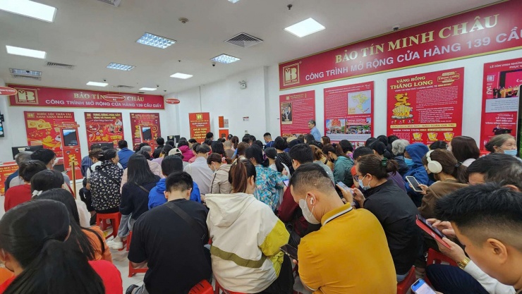 Giá vàng hôm nay mới nhất (4/3) giảm không phanh: Khách mua 1 cây trở lên bị nợ vàng