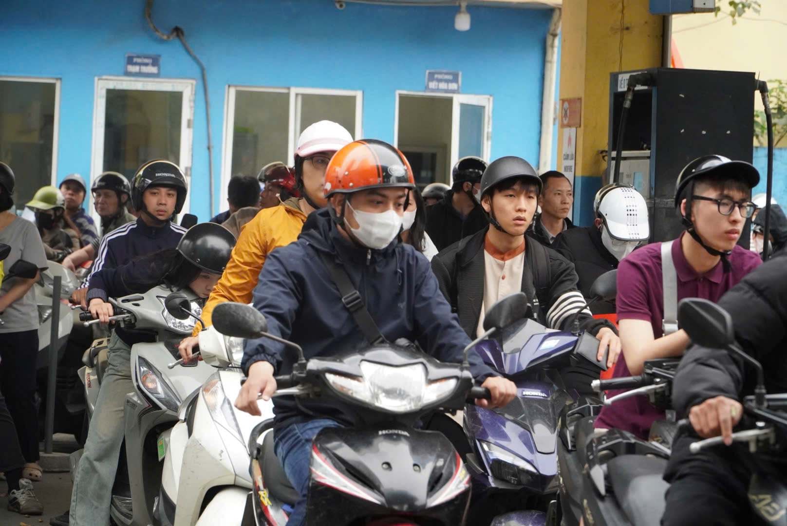 Cập nhật giá xăng dầu hôm nay 12/3/2026: Trong nước giảm mạnh,…