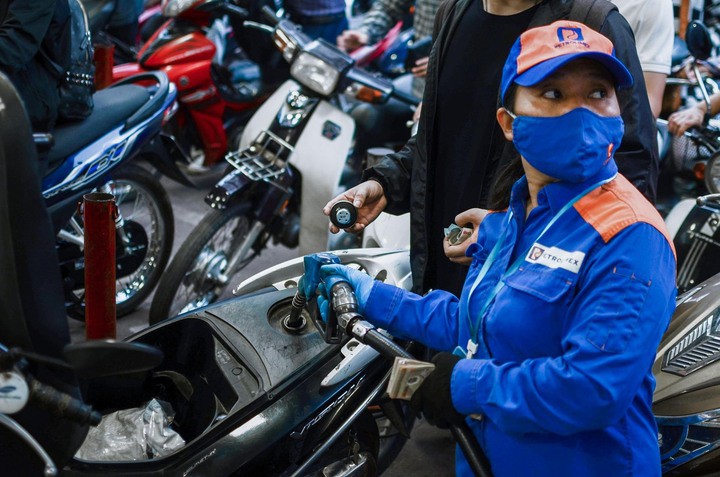 Giá xăng dầu hôm nay 30/3: Bảng giá xăng dầu Petrolimex, PVOIL, Mipec, Thalexim